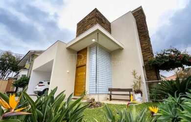 Imagem: A casa em condomínio possui 4 Dormitórios, 5 Banheiros, 4