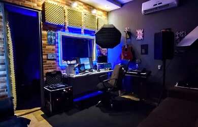 Imagem: A casa possui 3 Dormitórios, 3 Banheiros, 3 Vagas na garagem