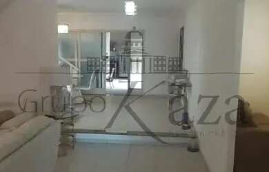 Imagem: A casa em condomínio possui 4 Dormitórios, 5 Banheiros, 4