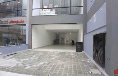 Imagem: O depósito possui 3 Vagas na garagem e 308m² de Área e está