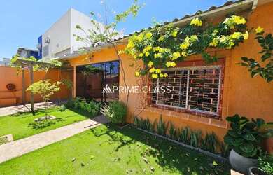 Imagem: A casa possui 5 Dormitórios, 4 Banheiros, 3 Vagas na garagem