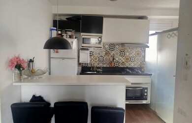 Imagem: O apartamento possui 2 Dormitórios, 1 Banheiro, 1 Vaga na garagem