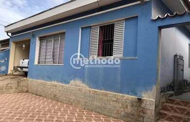 Imagem: A casa possui 3 Dormitórios, 1 Banheiro, 3 Vagas na garagem