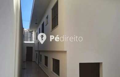 Imagem: A casa possui 4 Dormitórios, 3 Banheiros, 5 Vagas na garagem