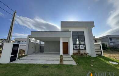 Imagem: A casa em condomínio possui 3 Dormitórios, 2 Banheiros, 374m²