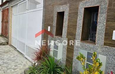 Imagem: A casa possui 2 Dormitórios, 2 Banheiros, 2 Vagas na garagem