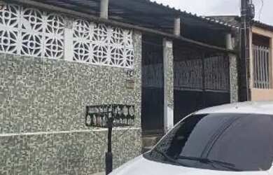 Imagem: A casa possui 3 Dormitórios, 2 Banheiros, 2 Vagas na garagem