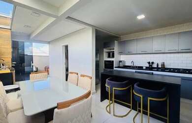 Imagem: A casa em condomínio possui 3 Dormitórios, 3 Banheiros, 1