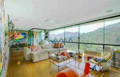 Imagem: O apartamento possui 4 Dormitórios, 4 Banheiros, 4 Vagas na