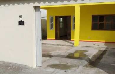 Imagem: A casa possui 2 Dormitórios, 1 Banheiro, 2 Vagas na garagem