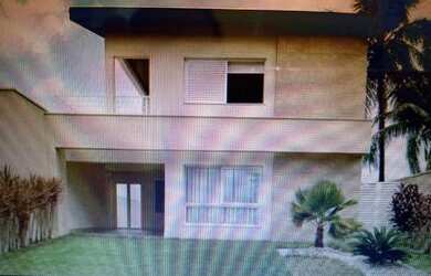 Imagem: A casa possui 5 Dormitórios, 4 Banheiros, 2 Vagas na garagem