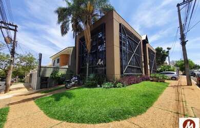 Imagem: O depósito possui 2 Vagas na garagem, 300m² de Área e está