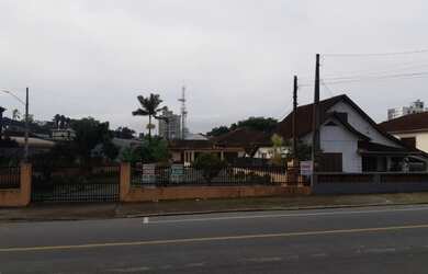 Imagem: O depósito possui 2 Vagas na garagem e 200m² de Área e está