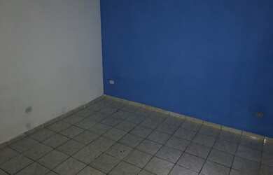 Imagem: A casa possui 1 Dormitório, 1 Banheiro, Varanda e está localizado