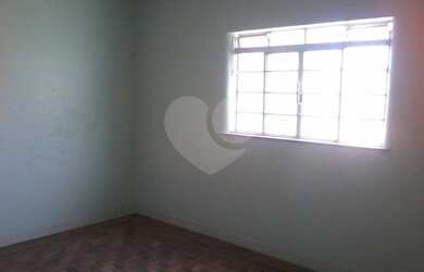 Imagem: O apartamento possui 2 Dormitórios, 1 Banheiro e 74m² de Área