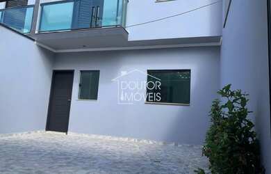 Imagem: A casa possui 2 Dormitórios, 2 Banheiros, 2 Vagas na garagem