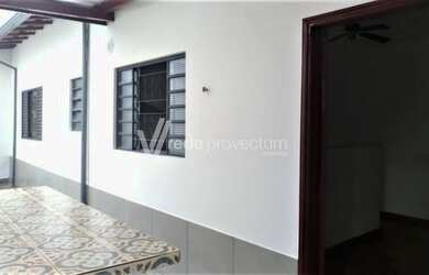 Imagem: A casa possui 1 Dormitório, 1 Banheiro, 1 Vaga na garagem