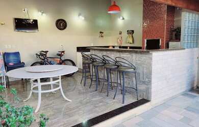 Imagem: A casa possui 4 Dormitórios, 4 Banheiros, 4 Vagas na garagem