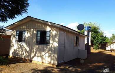 Imagem: A casa possui 2 Dormitórios, 1 Banheiro, 4 Vagas na garagem