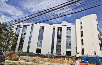 Imagem: O depósito possui 5 Vagas na garagem, 5722m² de Área e está