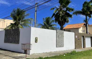 Imagem: A casa possui 5 Dormitórios, 2 Banheiros e 400m² de Área