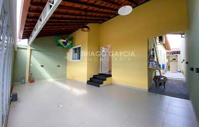 Imagem: A casa possui 2 Dormitórios, 1 Banheiro, 2 Vagas na garagem