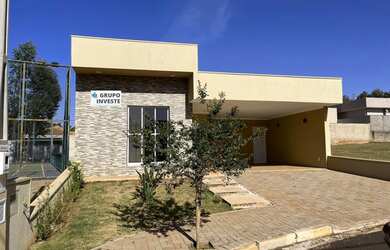 Imagem: A casa em condomínio possui 3 Dormitórios, 2 Banheiros, 4