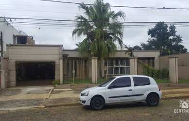 Imagem: A casa possui 3 Dormitórios, 3 Banheiros, 5 Vagas na garagem