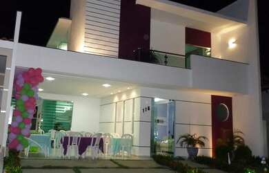 Imagem: A casa em condomínio para alugar possui 3 Dormitórios, 2 Banheiros