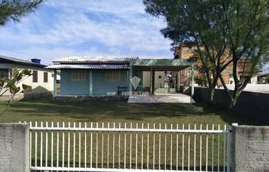 Imagem: A casa possui 2 Dormitórios, 1 Banheiro, 50m² de Área, Churrasqueira