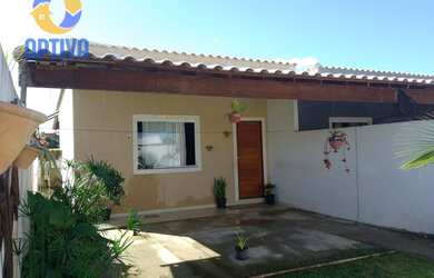 Imagem: A casa possui 3 Dormitórios, 2 Banheiros, 2 Vagas na garagem