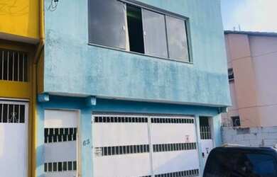 Imagem: A casa possui 3 Dormitórios, 1 Banheiro, 1 Vaga na garagem