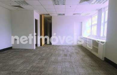 Imagem: O depósito possui 2 Vagas na garagem, 97m² de Área e está