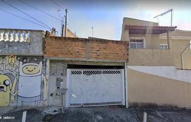 Imagem: A casa possui 2 Dormitórios, 1 Banheiro, 2 Vagas na garagem