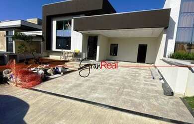 Imagem: A casa em condomínio possui 3 Dormitórios, 4 Banheiros, 4