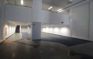 Imagem: O depósito possui 884m² de Área e está localizado em Santo