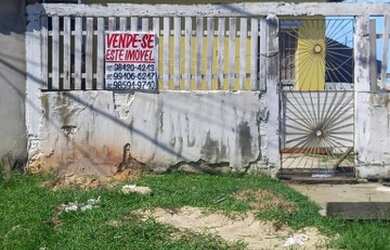 Imagem: A casa possui 2 Dormitórios, 1 Banheiro, 1 Vaga na garagem