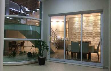 Imagem: A casa em condomínio possui 4 Dormitórios, 5 Banheiros, 4