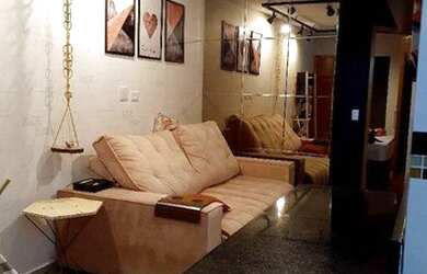 Imagem: O apartamento possui 2 Dormitórios, 1 Banheiro, 1 Vaga na garagem