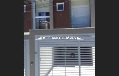 Imagem: A casa possui 3 Dormitórios, 4 Banheiros, 2 Vagas na garagem