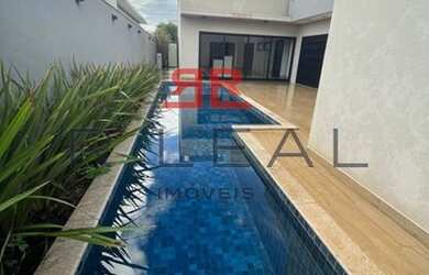 Imagem: A casa possui 4 Dormitórios, 5 Banheiros, 4 Vagas na garagem