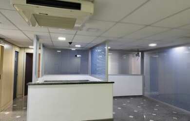 Imagem: O depósito possui 2 Vagas na garagem, 98m² de Área e está