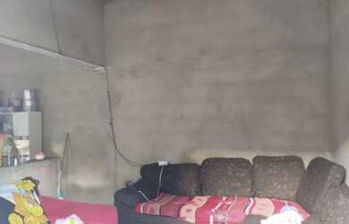 Imagem: A casa possui 2 Dormitórios, 1 Banheiro e 1 Vaga na garagem