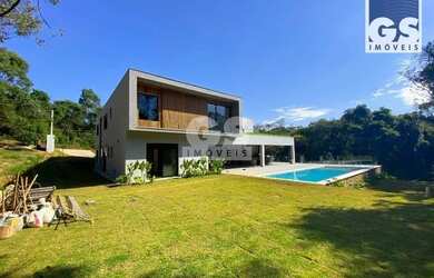 Imagem: A casa em condomínio possui 5 Dormitórios, 5 Banheiros, 5