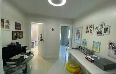 Imagem: A casa em condomínio possui 4 Dormitórios, 5 Banheiros, 4