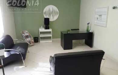 Imagem: O depósito possui 2 Vagas na garagem, 177m² de Área e está