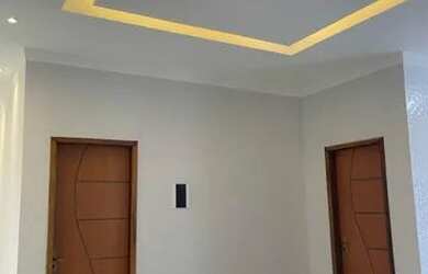 Imagem: A casa possui 2 Dormitórios, 1 Banheiro, 2 Vagas na garagem