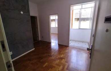 Imagem: O apartamento possui 1 Dormitório, 1 Banheiro, 38m² de Área