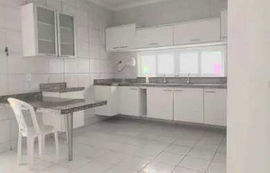 Imagem: A casa possui 2 Dormitórios, 2 Banheiros, 3 Vagas na garagem