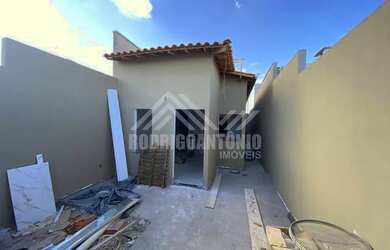 Imagem: A casa possui 2 Dormitórios, 1 Banheiro, 1 Vaga na garagem